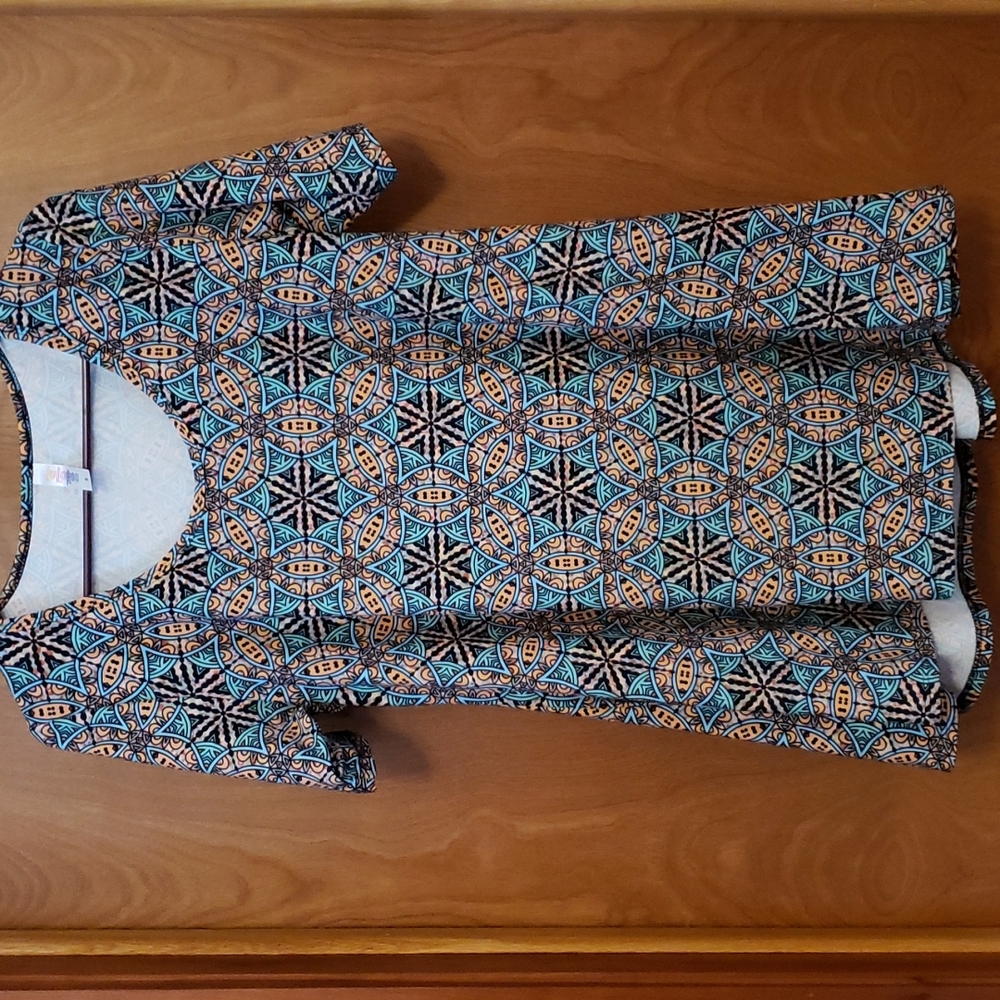 Lularoe Perfect Tee. Legging Material Size Small
